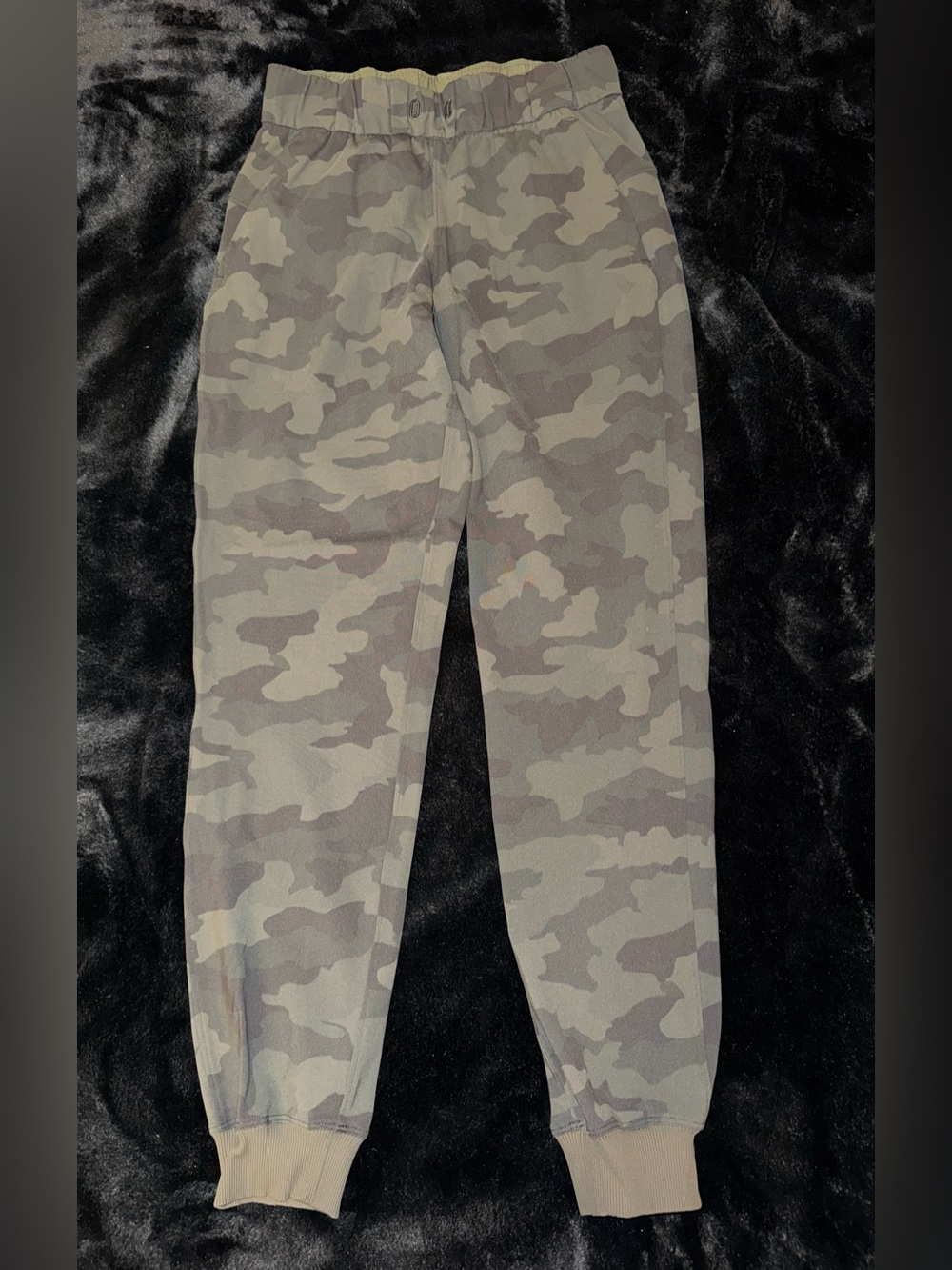 Lululemon Women’s On The Fly Camouflage Jogger Sweatpants - Picture 1 of 3